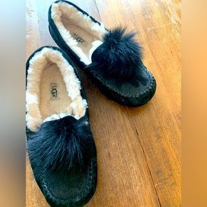 UGG NEW - never worn slippers with adorable Pom.  Size 8.
